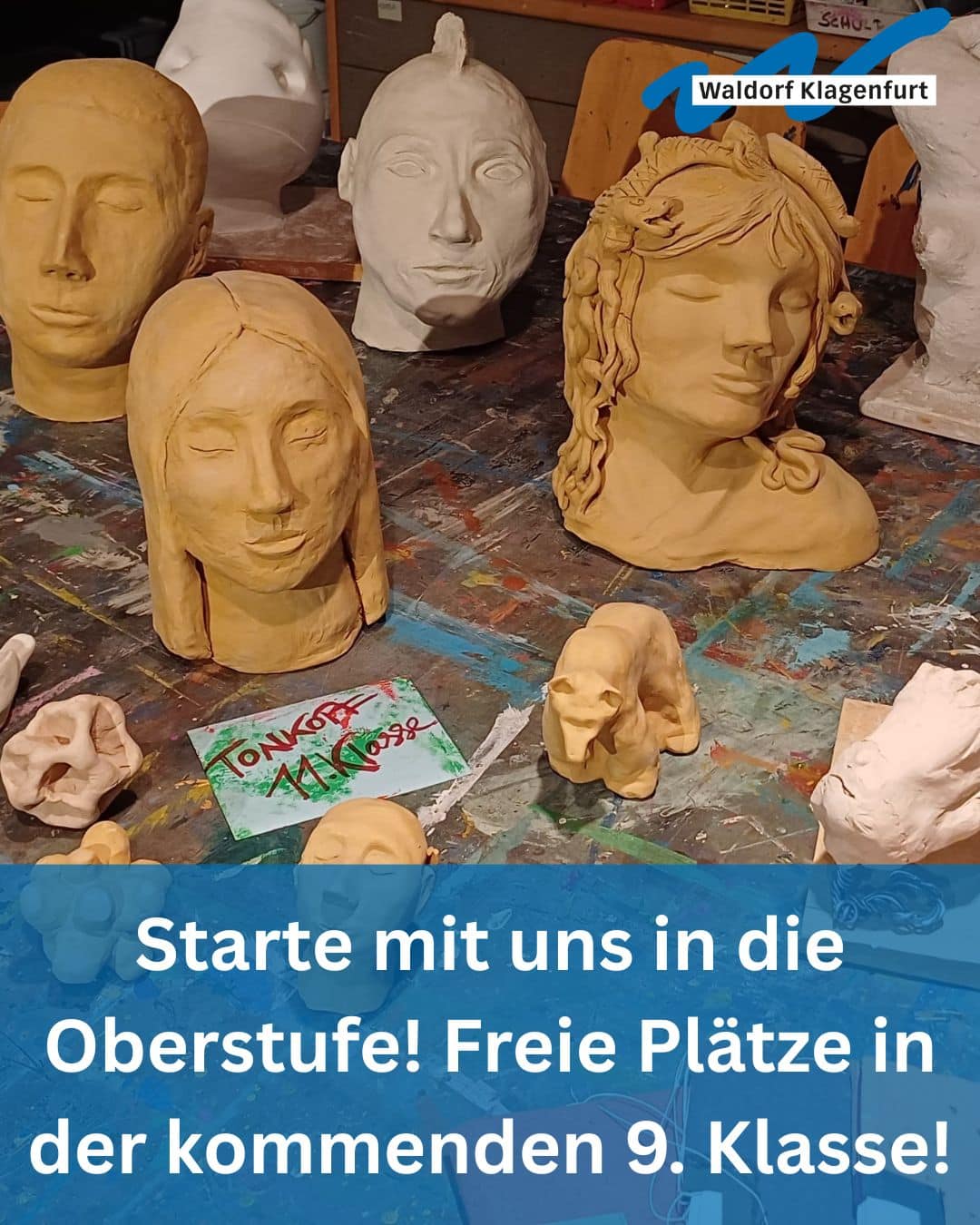 Bild von Tonk&ouml;pfen, die Sch&uuml;ler der 11. Klasse hergestellt haben.